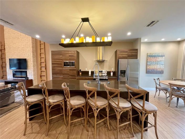 Image No.2-4 Bed Townhouse for sale