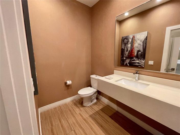 Image No.8-4 Bed Townhouse for sale