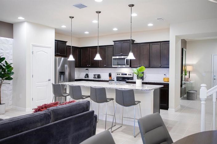 Image No.19-5 Bed Townhouse for sale