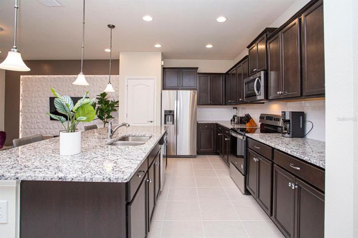 Image No.21-5 Bed Townhouse for sale