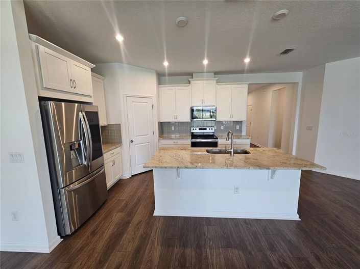 Image No.8-4 Bed Property for sale