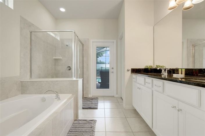 Image No.20-6 Bed Property for sale