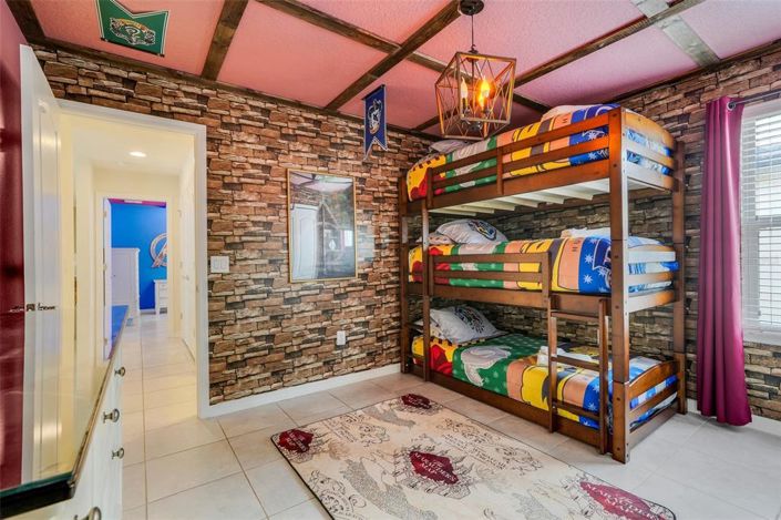 Image No.33-6 Bed Property for sale