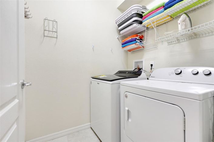 Image No.40-6 Bed Property for sale