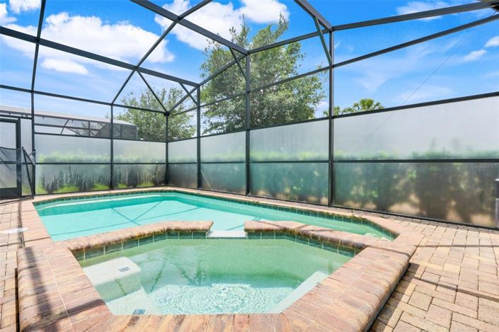 Image No.42-6 Bed Property for sale