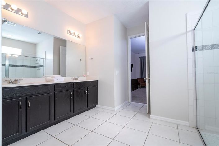 Image No.12-6 Bed Property for sale