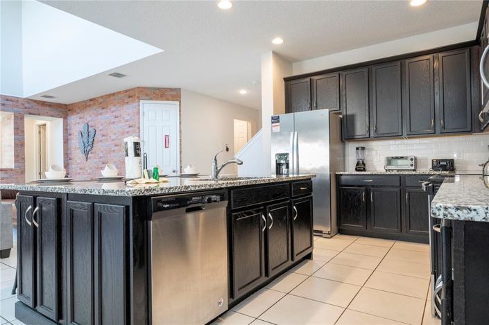 Image No.28-6 Bed Property for sale