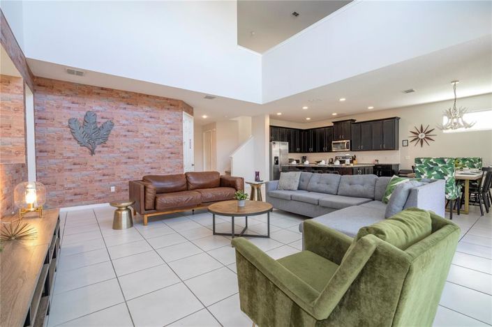 Image No.32-6 Bed Property for sale