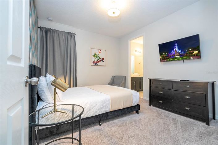 Image No.60-6 Bed Property for sale