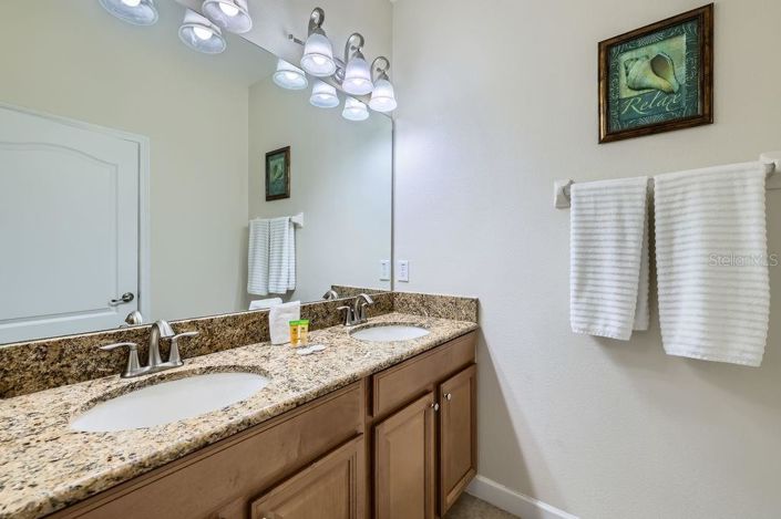 Image No.12-5 Bed Townhouse for sale