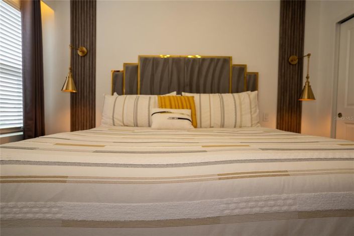 Image No.56-5 Bed Townhouse for sale