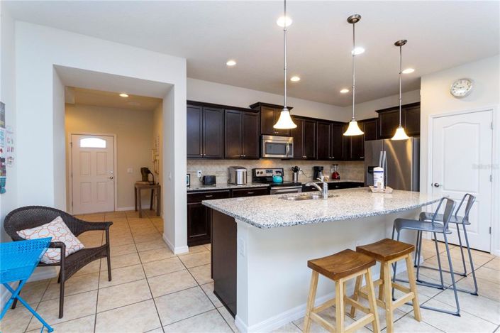 Image No.27-5 Bed Townhouse for sale