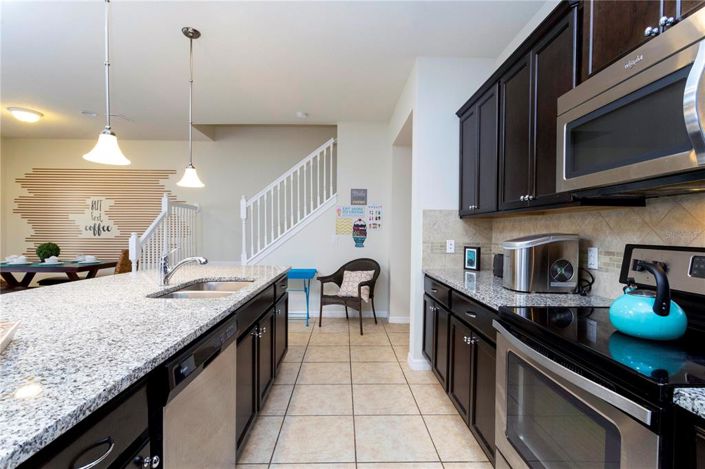 Image No.30-5 Bed Townhouse for sale