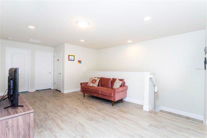 Image No.50-5 Bed Townhouse for sale