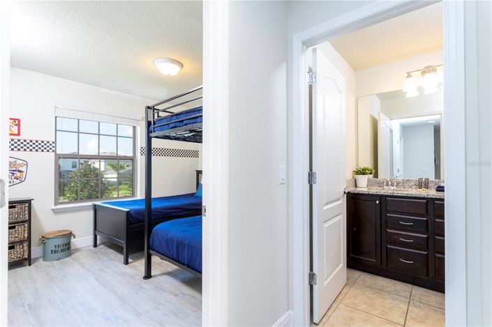 Image No.55-5 Bed Townhouse for sale