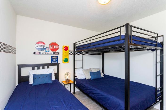 Image No.60-5 Bed Townhouse for sale