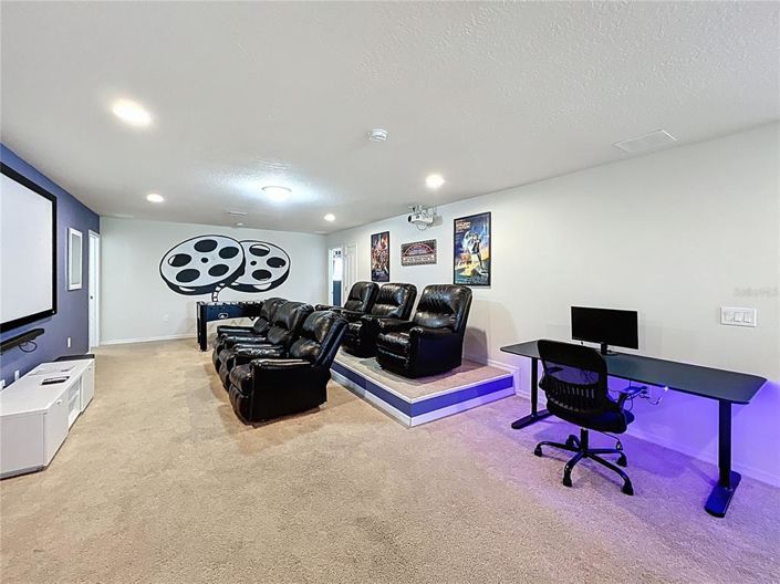 Image No.23-8 Bed Property for sale