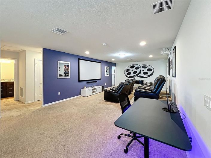 Image No.25-8 Bed Property for sale