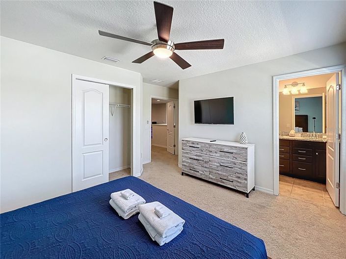 Image No.33-8 Bed Property for sale