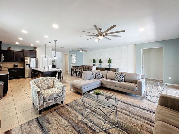 Image No.4-8 Bed Property for sale