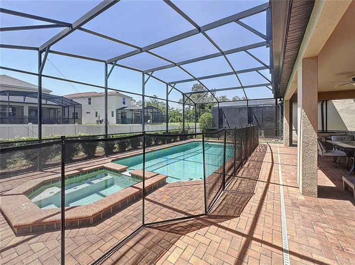 Image No.40-8 Bed Property for sale