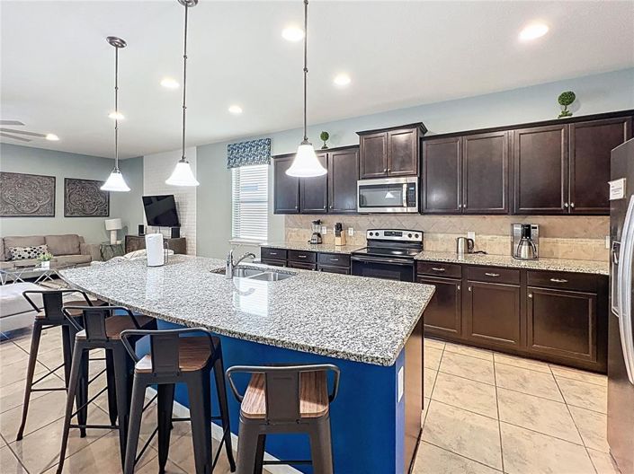 Image No.6-8 Bed Property for sale