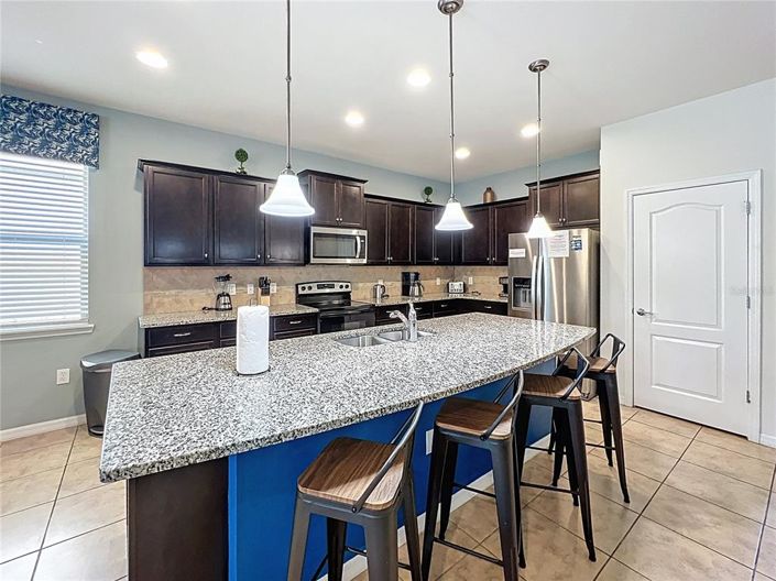 Image No.7-8 Bed Property for sale