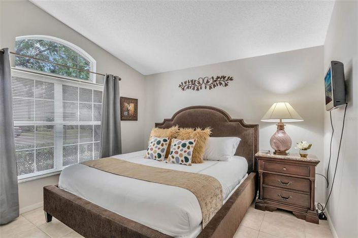 Image No.19-5 Bed Property for sale