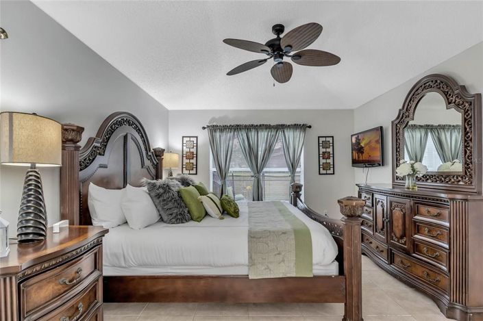 Image No.2-5 Bed Property for sale