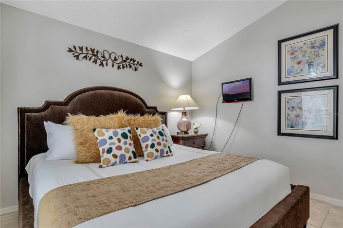 Image No.20-5 Bed Property for sale