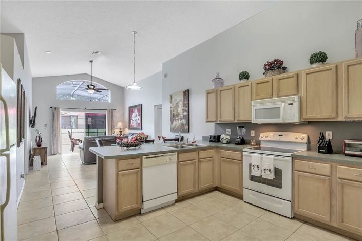 Image No.24-5 Bed Property for sale