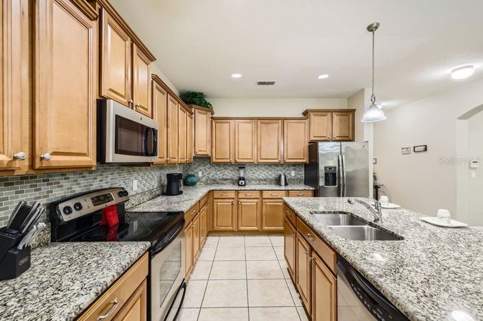 Image No.10-6 Bed Property for sale