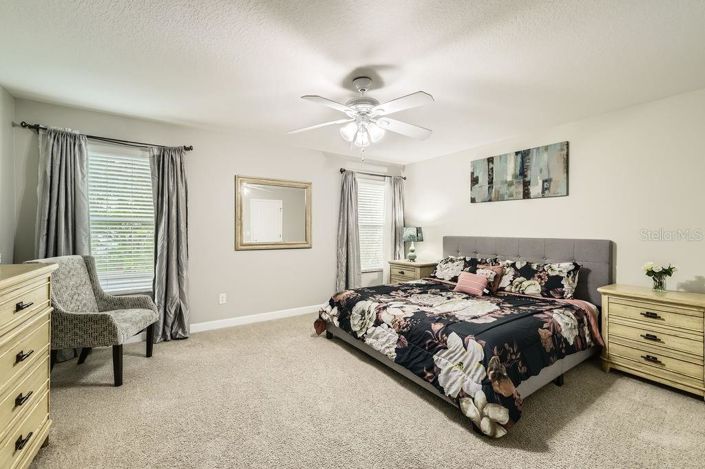 Image No.17-6 Bed Property for sale