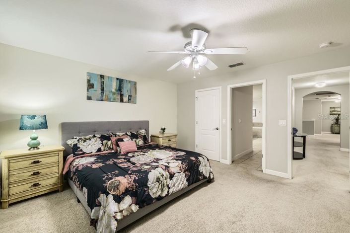 Image No.18-6 Bed Property for sale