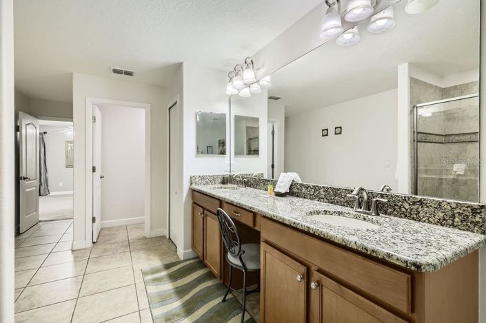 Image No.20-6 Bed Property for sale