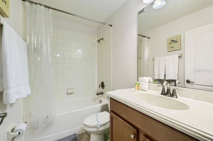 Image No.28-6 Bed Property for sale