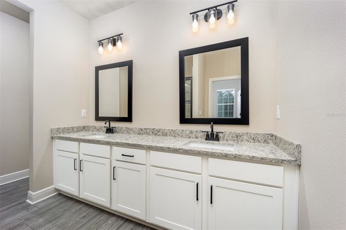 Image No.5-3 Bed Property for sale