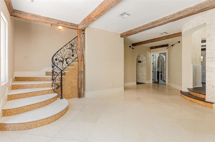 Image No.19-4 Bed Property for sale