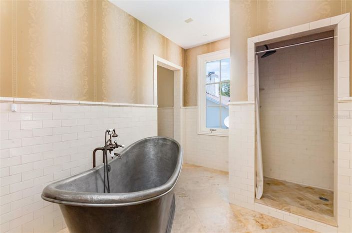 Image No.27-4 Bed Property for sale