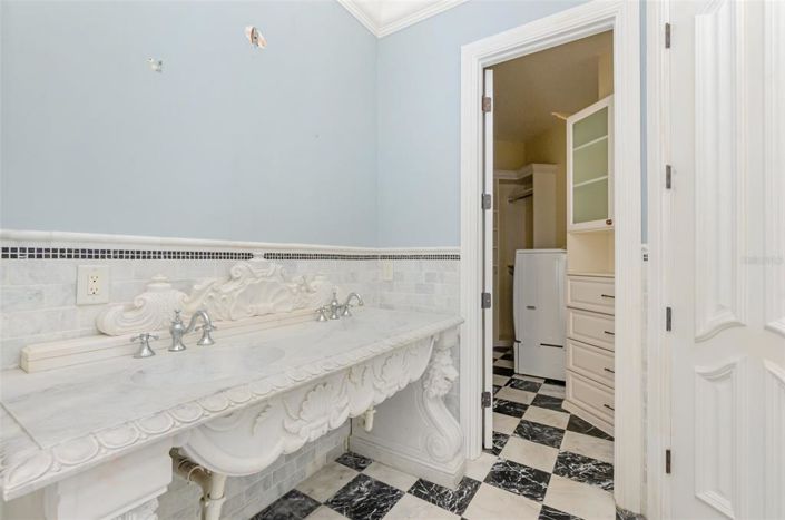 Image No.36-4 Bed Property for sale