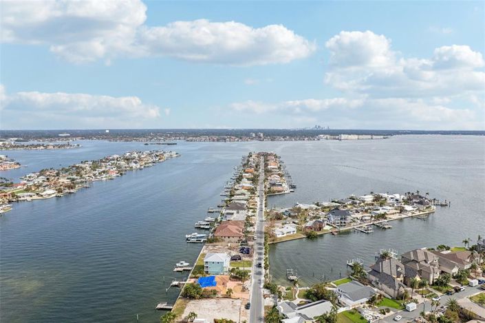 Image No.64-5 Bed Property for sale