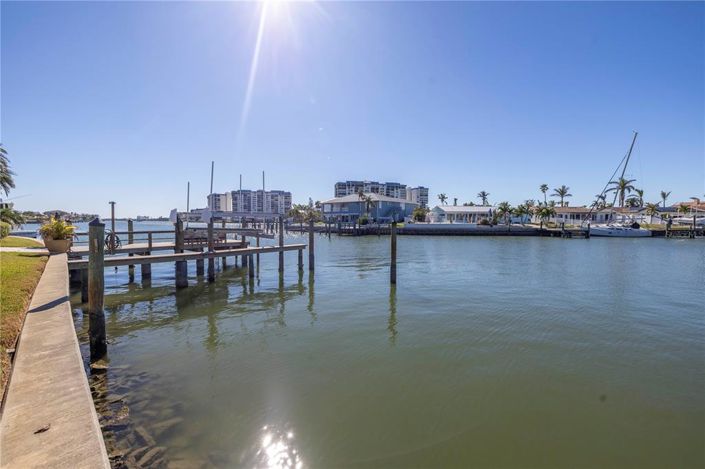 Image No.3-Propriété de 4 chambres à vendre à Treasure Island