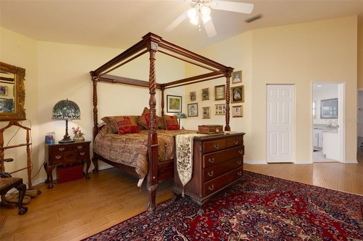 Image No.24-3 Bed Townhouse for sale