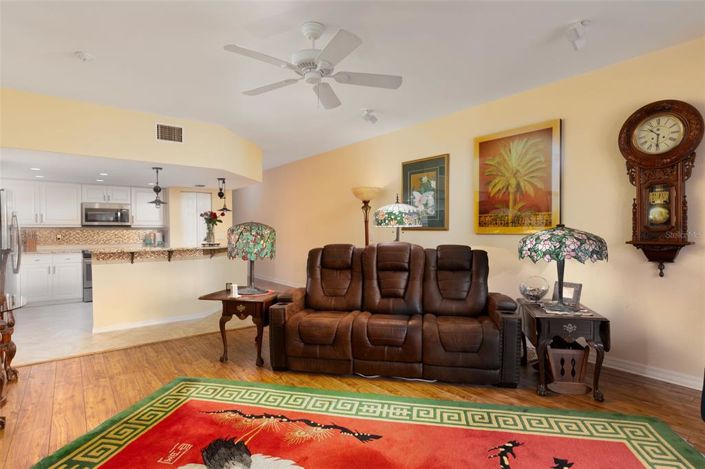 Image No.6-3 Bed Townhouse for sale