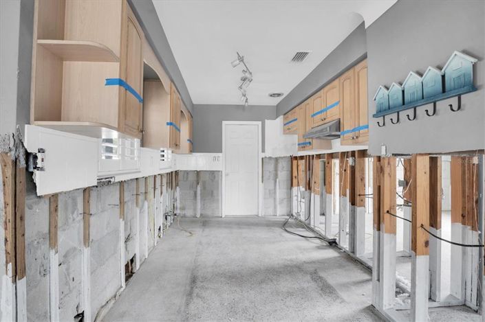 Image No.8-4 Bed Property for sale