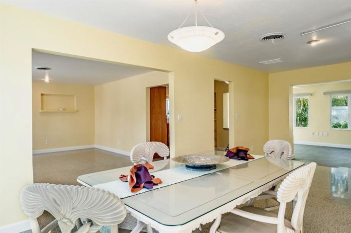 Image No.10-2 Bed Property for sale