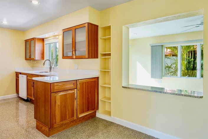 Image No.17-2 Bed Property for sale