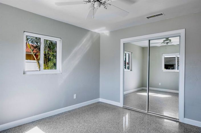 Image No.28-2 Bed Property for sale