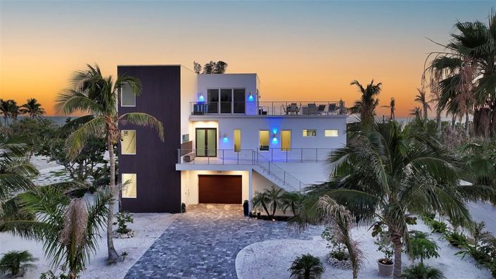 Image No.1-4 Bed Property for sale