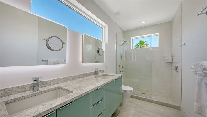 Image No.25-4 Bed Property for sale